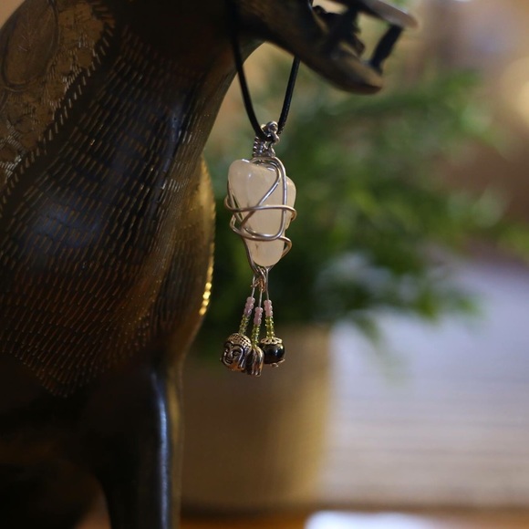 Natural Cloudy Quartz Hand Wire Wrapped Necklace - Picture 2 of 2